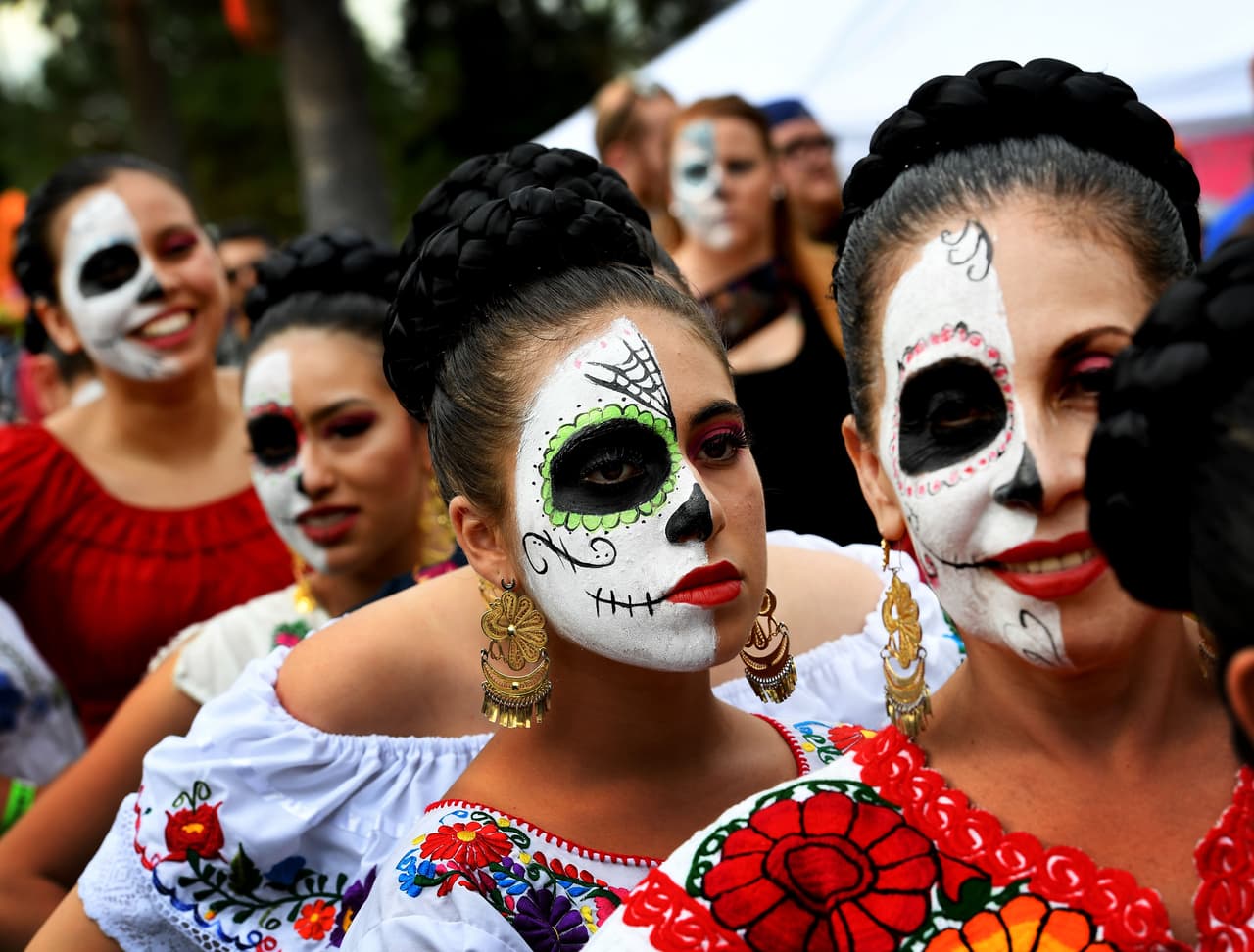 Altares y catrinas resaltaron la tradición mexicana Día de Muertos en Hollywood