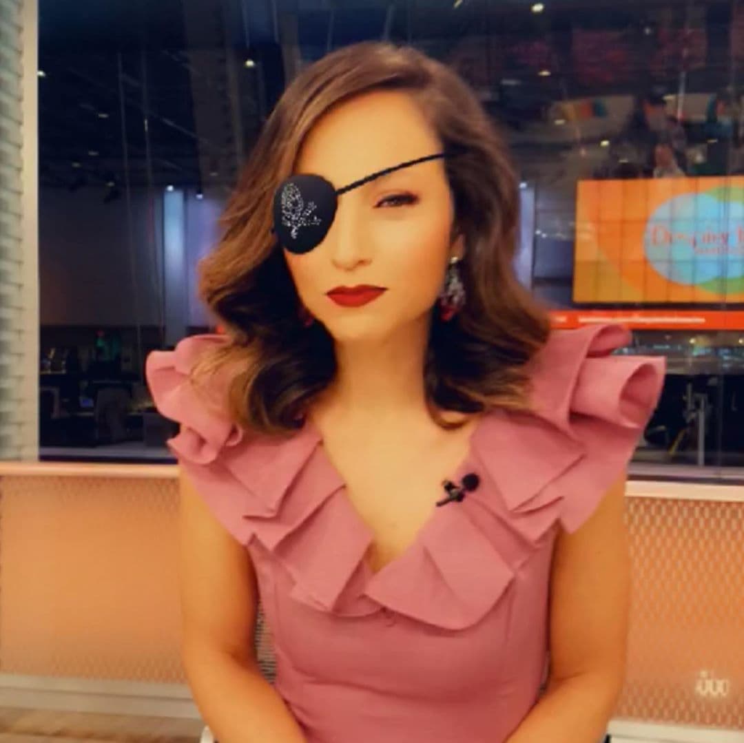 Satcha también posó con parche y se divirtió junto a Carlitos.