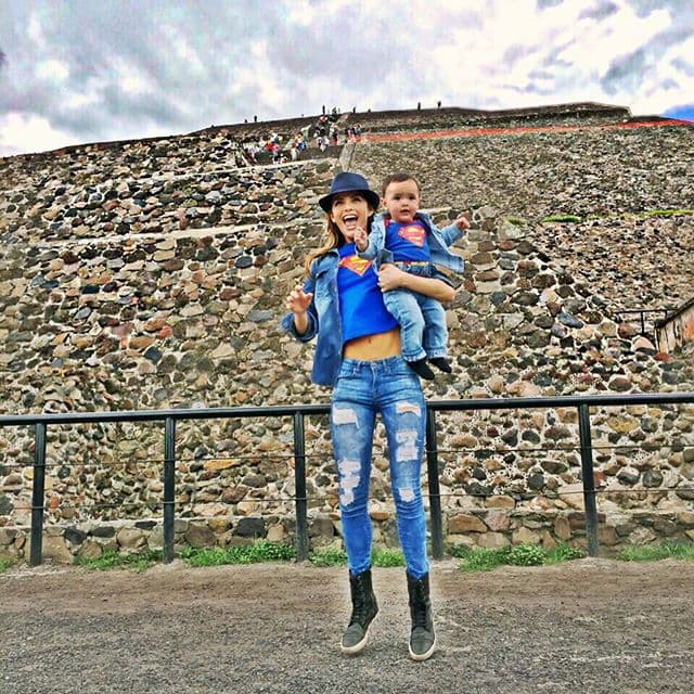 Aquí en las pirámides de Teotihuacán.