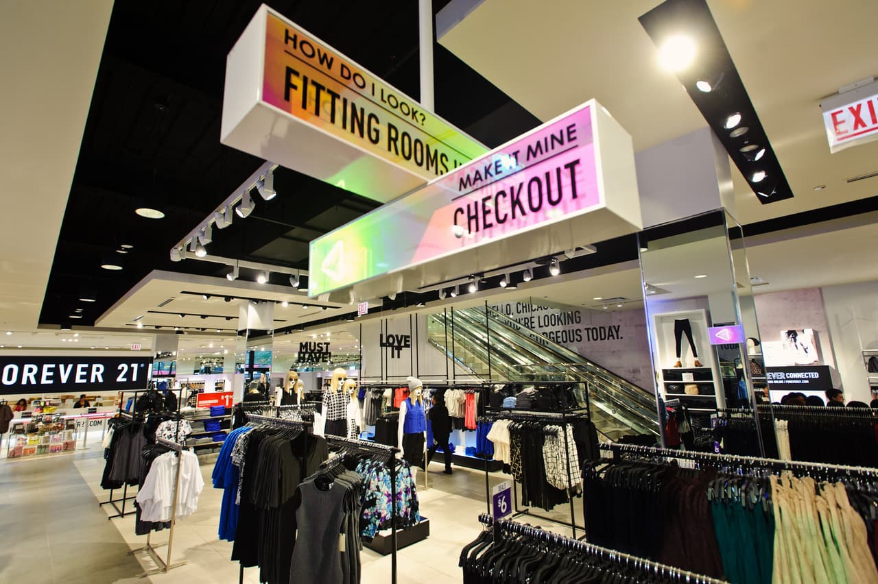 "La compañía ha estado en conversaciones para obtener financiamiento adicional y ha trabajado con un equipo de asesores para ayudarla a reestructurar su deuda, pero las negociaciones con posibles prestamistas se han estancado hasta ahora", informó el pasado 28 de agosto 
<a href="https://www.bloomberg.com/news/articles/2019-08-28/forever-21-is-said-to-prepare-potential-bankruptcy-filing" target="_blank">Bloomberg</a>. 
<br>