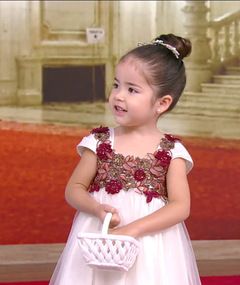 En esa ocasión también tuvimos a la pequeña Giulietta en el programa y desfiló junto a su mamá vestida de pajecita.