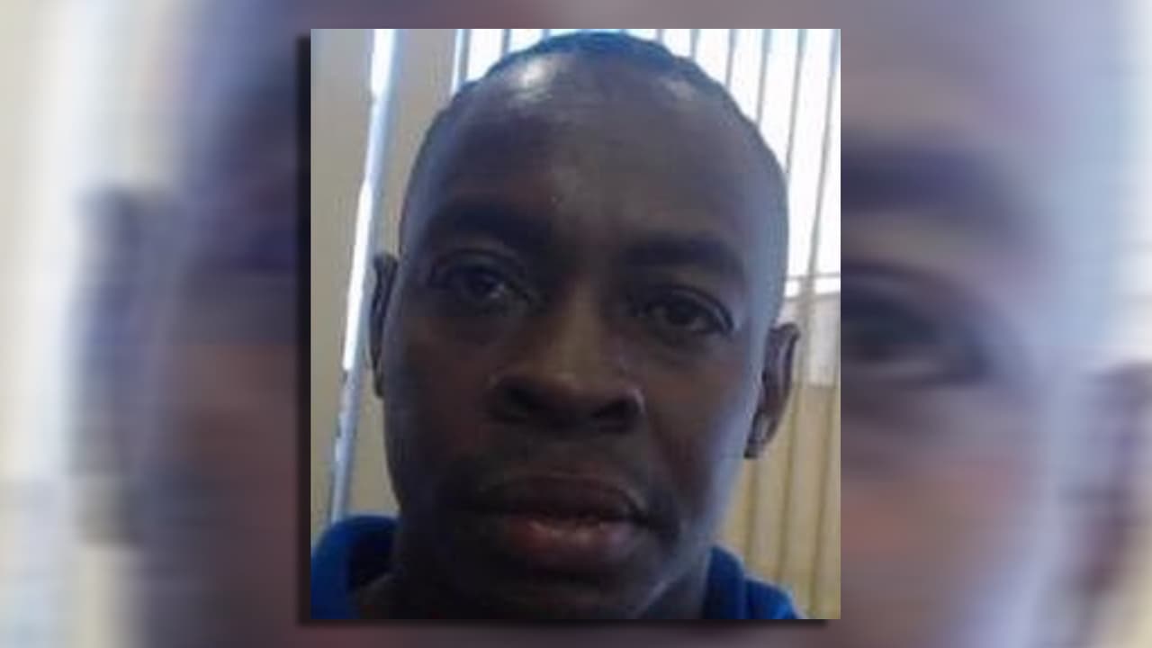 Agentes de la Patrulla Fronteriza de EEUU detuvieron a un violador convicto después de que ingresó sin documentos al país por la frontera con México. Walker Adonis, un ciudadano haitiano de 38 años, estaba entre un grupo de 17 inmigrantes arrestados por entrada ilegal y transportados a la estación de Yuma para su procesamiento. Las verificaciones de registros revelaron que Adonis fue declarado culpable de violación en 2010 en Indiana y sentenciado a nueve años de prisión. Un juez de inmigración ordenó la expulsión de Adonis en marzo de 2014 después de cumplir solo una parte de su condena. Adonis será procesado por el reingreso de un inmigrante deportado y enfrenta tiempo adicional en prisión.
