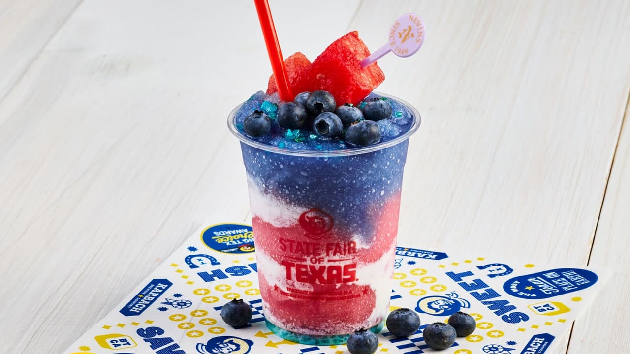 <h3 class="cms-H3-H3">Nevins Dirty Red Bull Tex-Arita</h3>
<br>Este es un cóctel para adultos con capas de crema, Pop Rocks, margaritas de Red Bull de sandía y arándano.