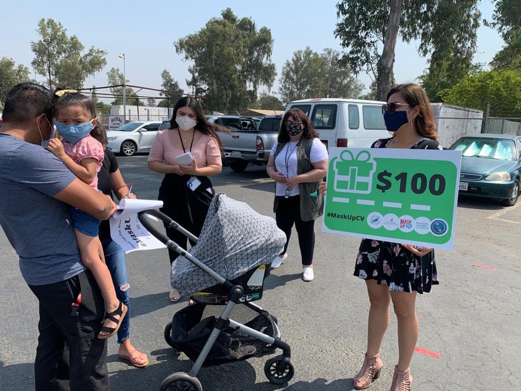 Philip Robles y familia, recibió tarjeta de regalo