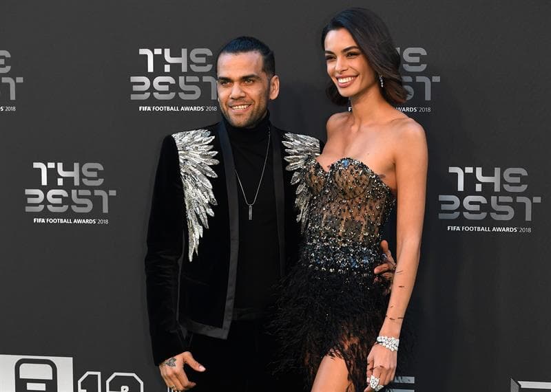 Dani Alves y su esposa, Joana Sanz, en la gala de la FIFA.
