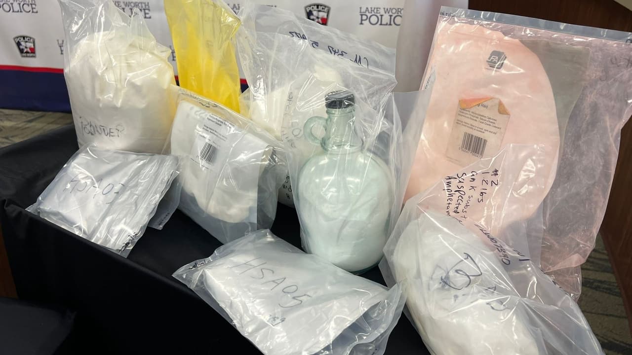 Aunque Jon Curb enfrenta los dos cargos por manufactura y entrega de sustancias controladas, las autoridades esperan más cargos después de una revisión de laboratorio pendiente.