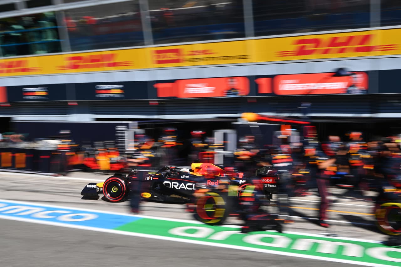 Verstappen ganó en el GP de Monza y el mexicano Sergio Pérez terminó en sexto lugar tras una estrategia que le ayudó a subir posiciones; la carrera finalizó con Safety Car tras abandono de Ricciardo.