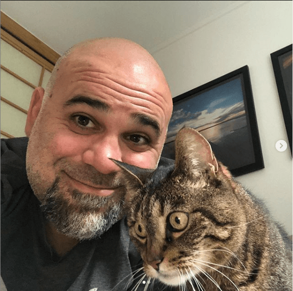 ET reportó que Matt Farah (foto), amigo del chef cubano, confirmó que la muerte de Ruiz ocurrió la noche del sábado y comentó la posible causa de su fallecimiento.