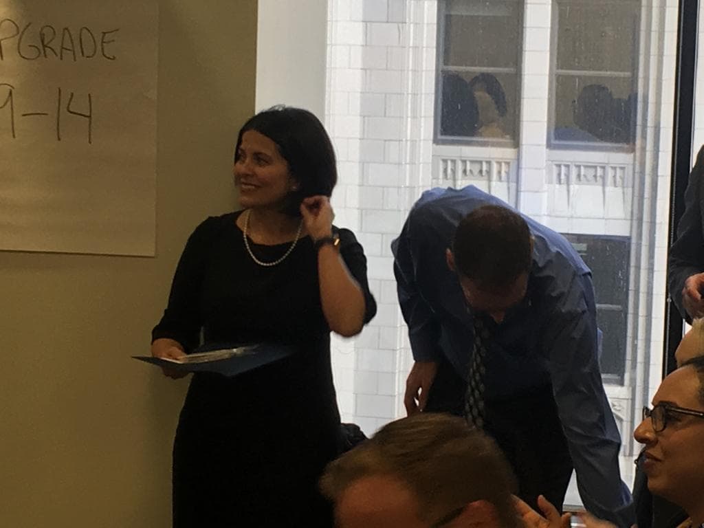 "Cuando yo estaba creciendo, yo ni siquiera había visto una mujer piloto...nunca vi una latina piloto, un latino...y yo no pensaba que era una carrera para mi hasta que yo vi mujeres que hicieron esto".