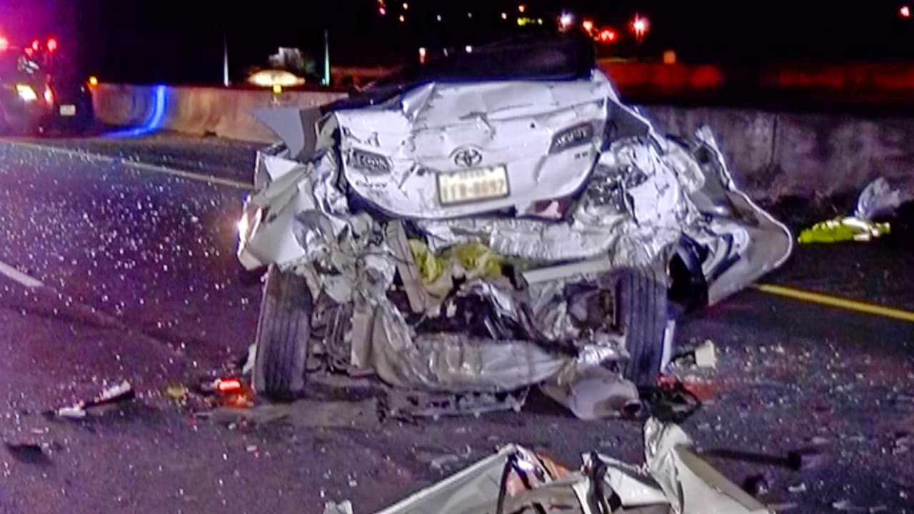 Las autoridades que atendieron la emergencia informaron que el Toyota se llevó la peor parte del impacto.