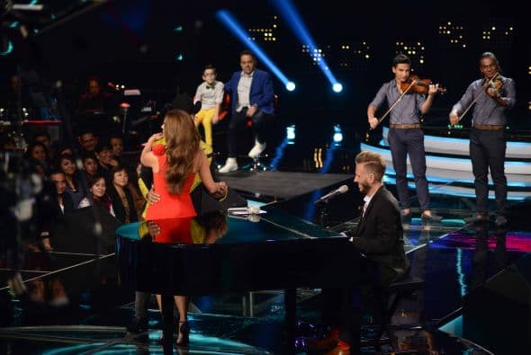 ¿Espinoza o Cristian? Ambos cantantes trataron de explicar cómo se seduce a una dama y dieron tremenda clase de consejos, los cuales aplicaron con la bella Galilea Montijo.