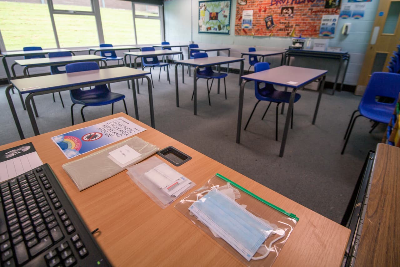 Bajas temperaturas en Illinois, algunas escuelas cierran y otras cambian a clases a distancia