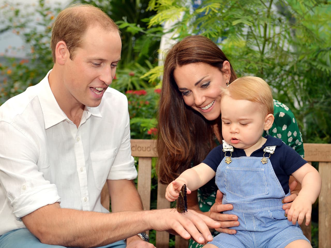 En julio de 2014, con el príncipe George en el regazo, Kate Middleton visitó una exhibición de mariposas en el Natural History Museum de Londres. 
<br>