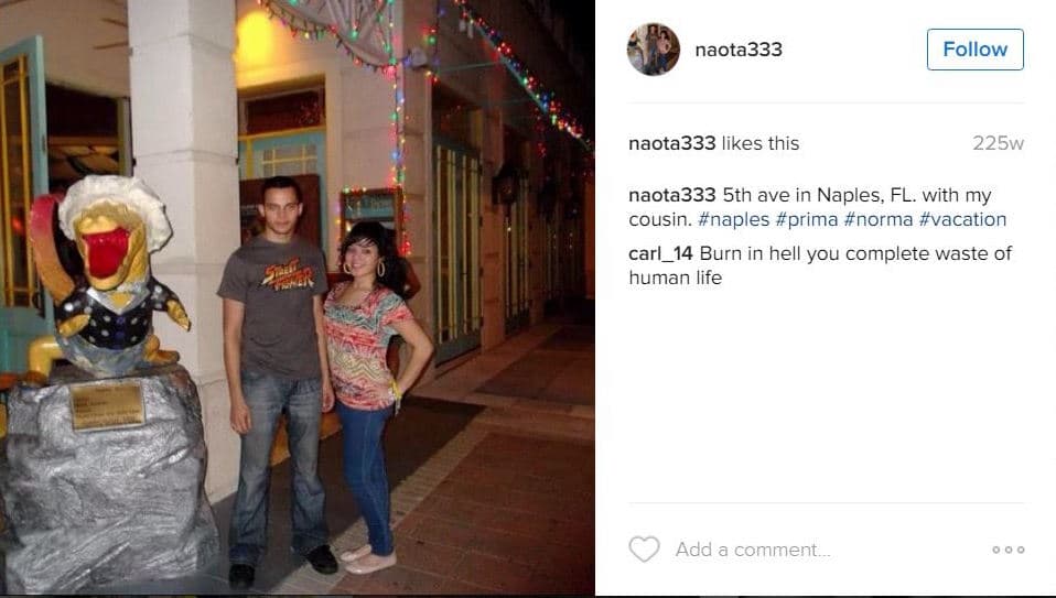 Quienes lo conocen afirman que se trataba de una persona normal, pero que tras su regreso de una misión militar en Irak su comportamiento cambió. Acá posa junto a una prima.