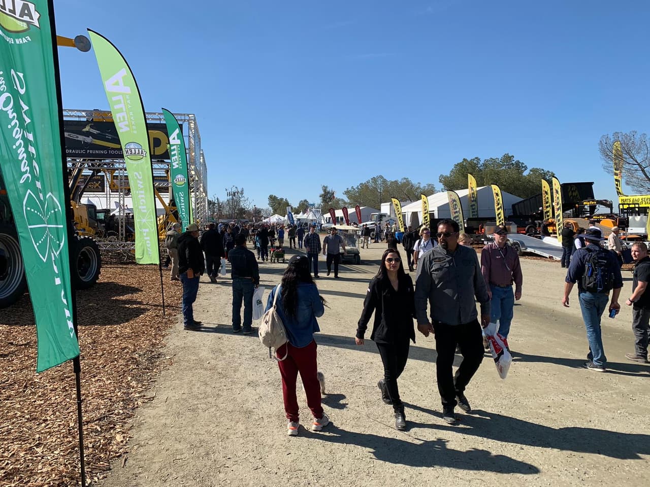 La entrada cuesta $15 y las puertas de la feria se mantendrán abiertas este miércoles hasta las 5 pm y mañana jueves a partir de las 9am hasta las 4pm. La Feria se desarrolla en el International Agri-Center de Tulare.