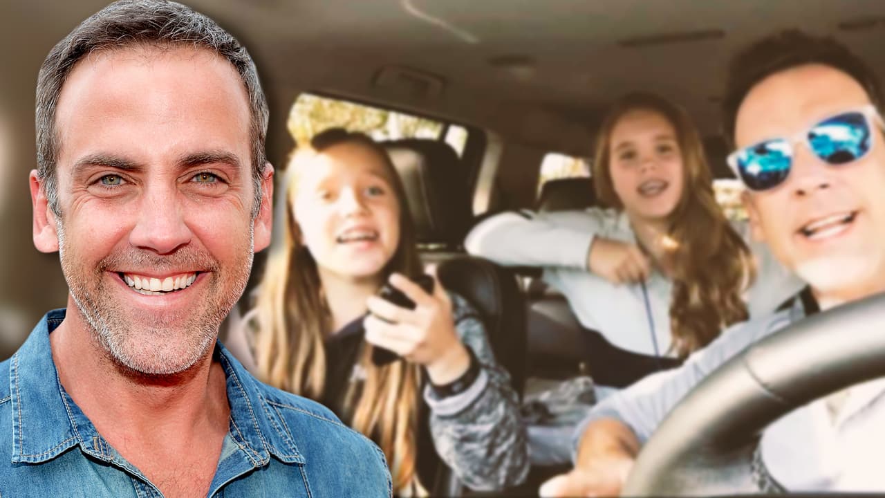 Carlos Ponce tiene cuatro hijos: Giancarlo (22 años), Sebastián (20), y las gemelas Savannah y Sienna (19). A todos los tuvo con su primera esposa, Verónica Rubio. 
<br>