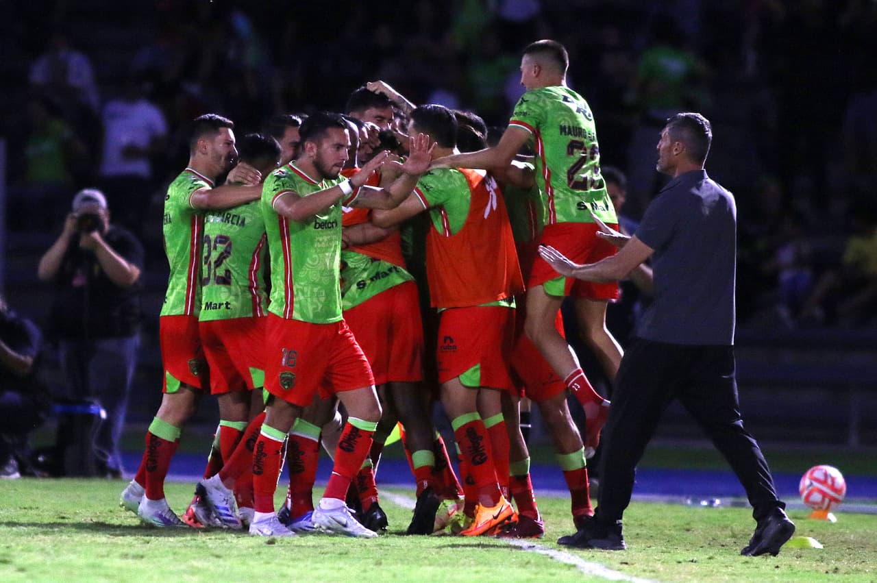 Un gol de Alan Medina al 57’ le permitió a FC Juárez rescatar el empate en casa ante el Atlético San Luis en duelo adelantado de la Jornada 16 del Apertura 2022. Previamente, Sabin Merino había adelantado a los visitantes por la vía de los 11 pasos al 22’.