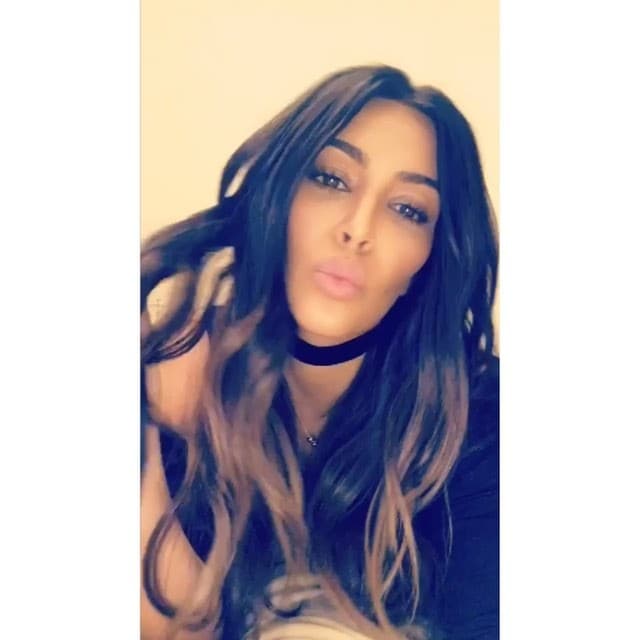 La Kardashian presume sus mechas así en su cuenta de Instagram
