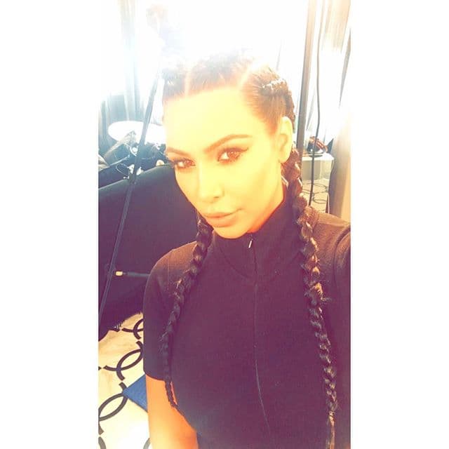 Al regresa de Nueva York, Kim volvió a su cabello obscuro.