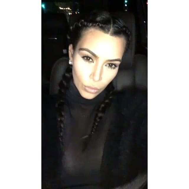 Tras dar a luz a Saint, Kim regresó con unas trencitas.