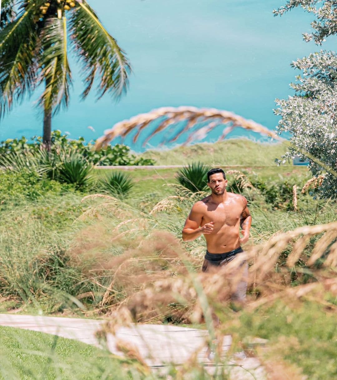 Y es que eso de estar en la cocina tiene su chiste, y nuestro Yisus entrena arduamente para hacerlo siempre de la mejor forma posible.