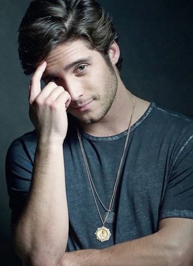 Pero esta vez sí que nos impactó con su reacción, pues no negó el romance y sólo atinó a sonreír... ¿Será que está en las nubes por Ariana?