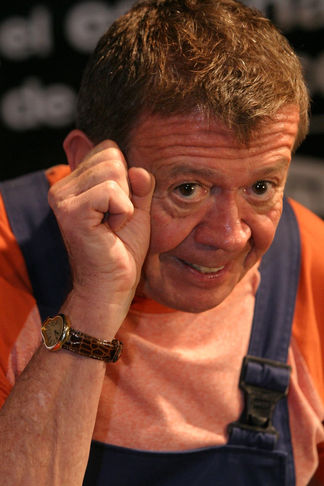 Sus padres fueron originarios de Guanajuato. Se mudó a México para estudiar la carrera de medicina, la cual ejerció durante cuatro años hasta que la dejó para ser artista.