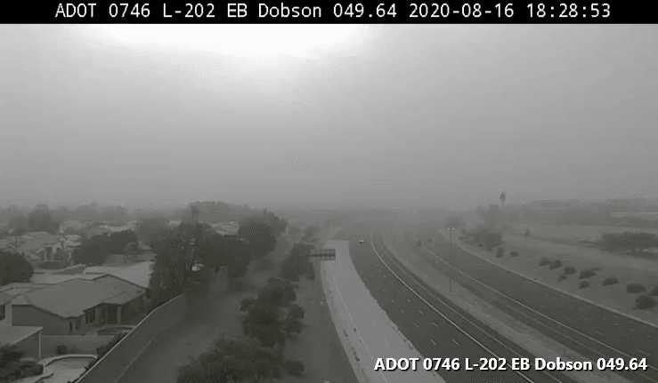 En zonas desérticas estas tormentas suelen poner en peligro a los conductores. 
<br>