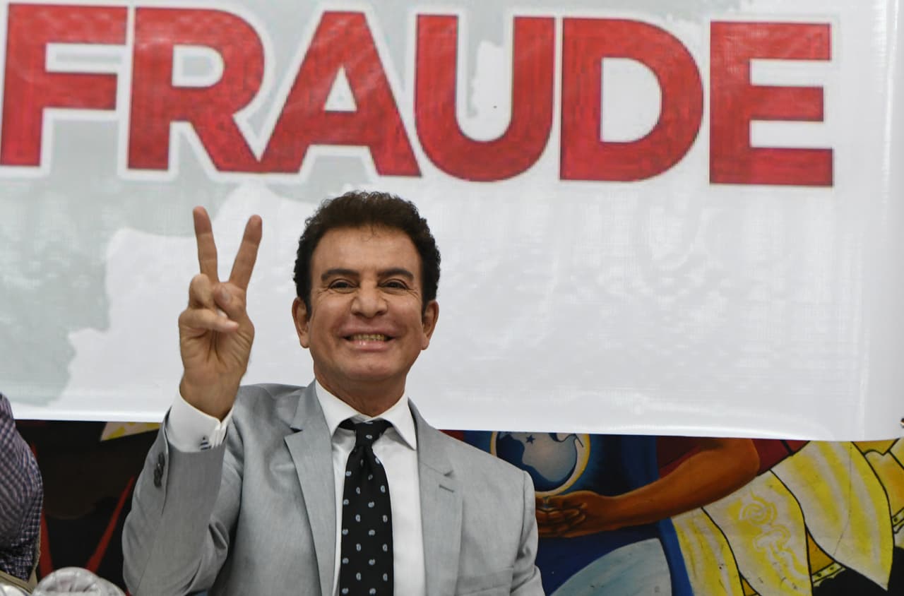 Salvador Nasralla, presidential candidate for the Opposition Alliance Against the Dictatorship gestures during a meeting with union members in Tegucigalpa on November 24, 2017, ahead of the November 26 presidential election. Honduras is going into elections on Sunday that, if voter surveys are right, will see current President Juan Orlando Hernandez given a new four-year mandate -- despite a one-term limit in the constitution. / AFP PHOTO / ORLANDO SIERRA (Photo credit should read ORLANDO SIERRA/AFP/Getty Images)