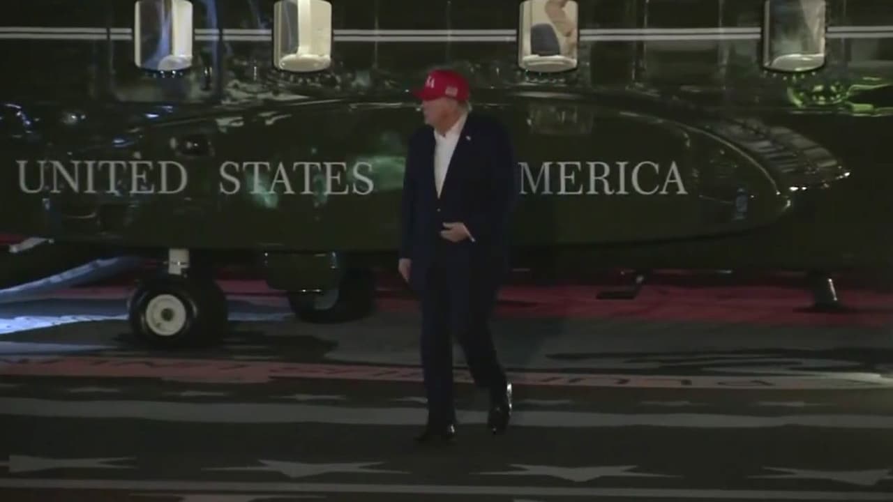 Mitin de Trump en Arizona marcada por panorama de inflación y sugerencias de fusilamiento por filtraciones a prensa
