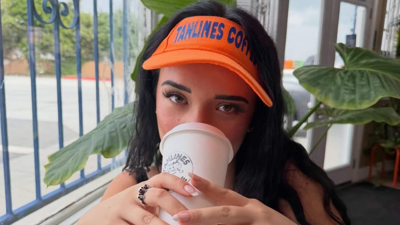 Tanlines Coffee una atrevida propuesta donde las chicas sirven bebidas en bikini ¿dónde está?