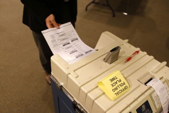 Hay más de 238 millones de adultos con el derecho al voto en EEUU, pero sólo 178 millones, tres cuartos, se han inscrito en el censo electoral.