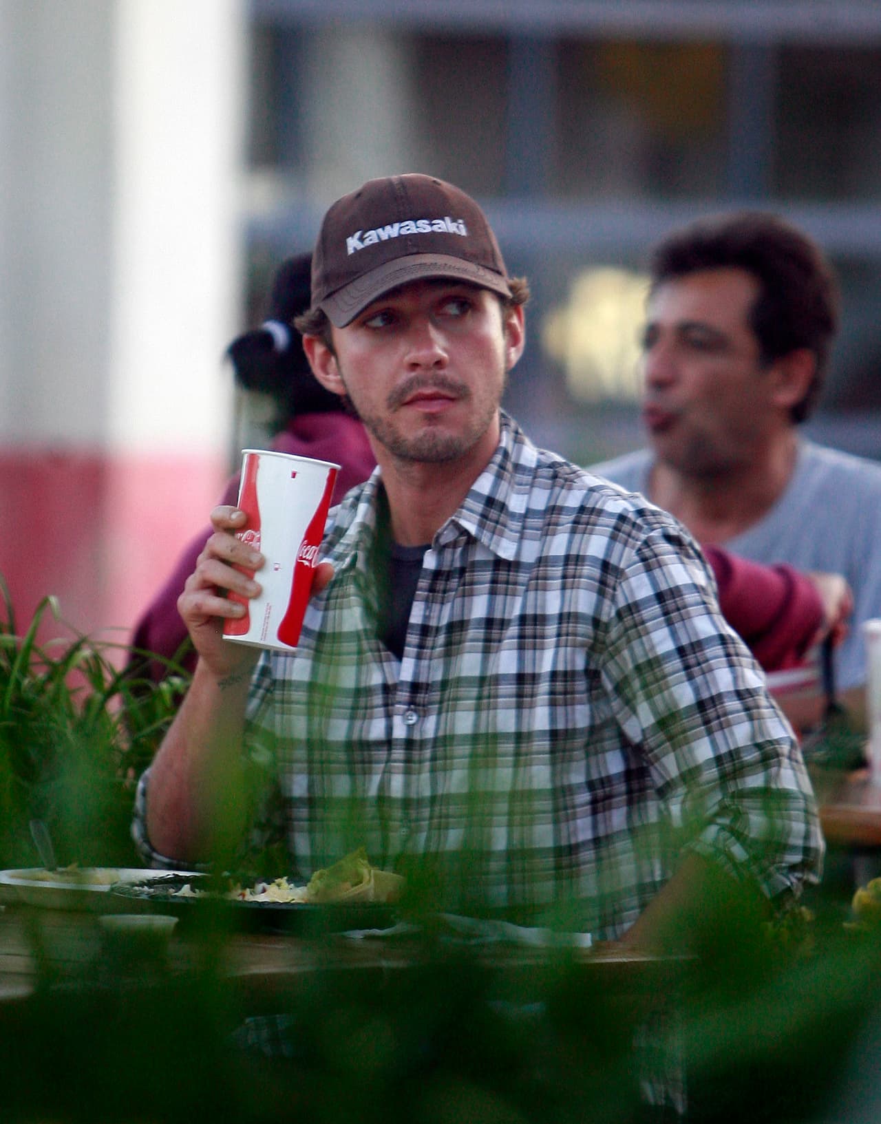 Hasta el final pudo beber algo, pues los tacos habían acaparado toda su atención.