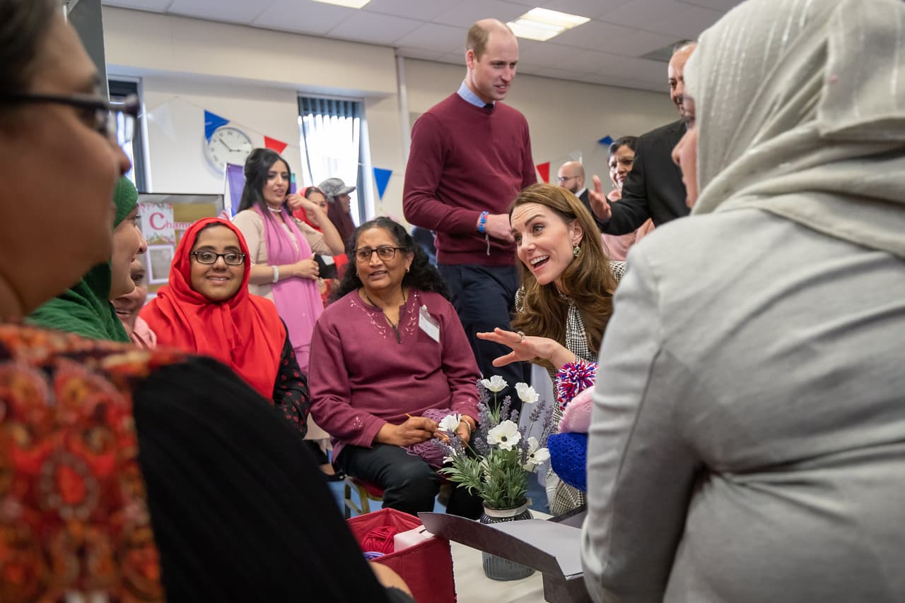 De acuerdo con una reseña publicada por
<b><a href="https://people.com/royals/kate-middleton-says-prince-william-doesnt-want-any-more-children/" target="_blank">People</a></b>, la esposa del príncipe William le dijo a uno de los presentes en el centro que
<b>él ya no quiere tener más hijos</b>.