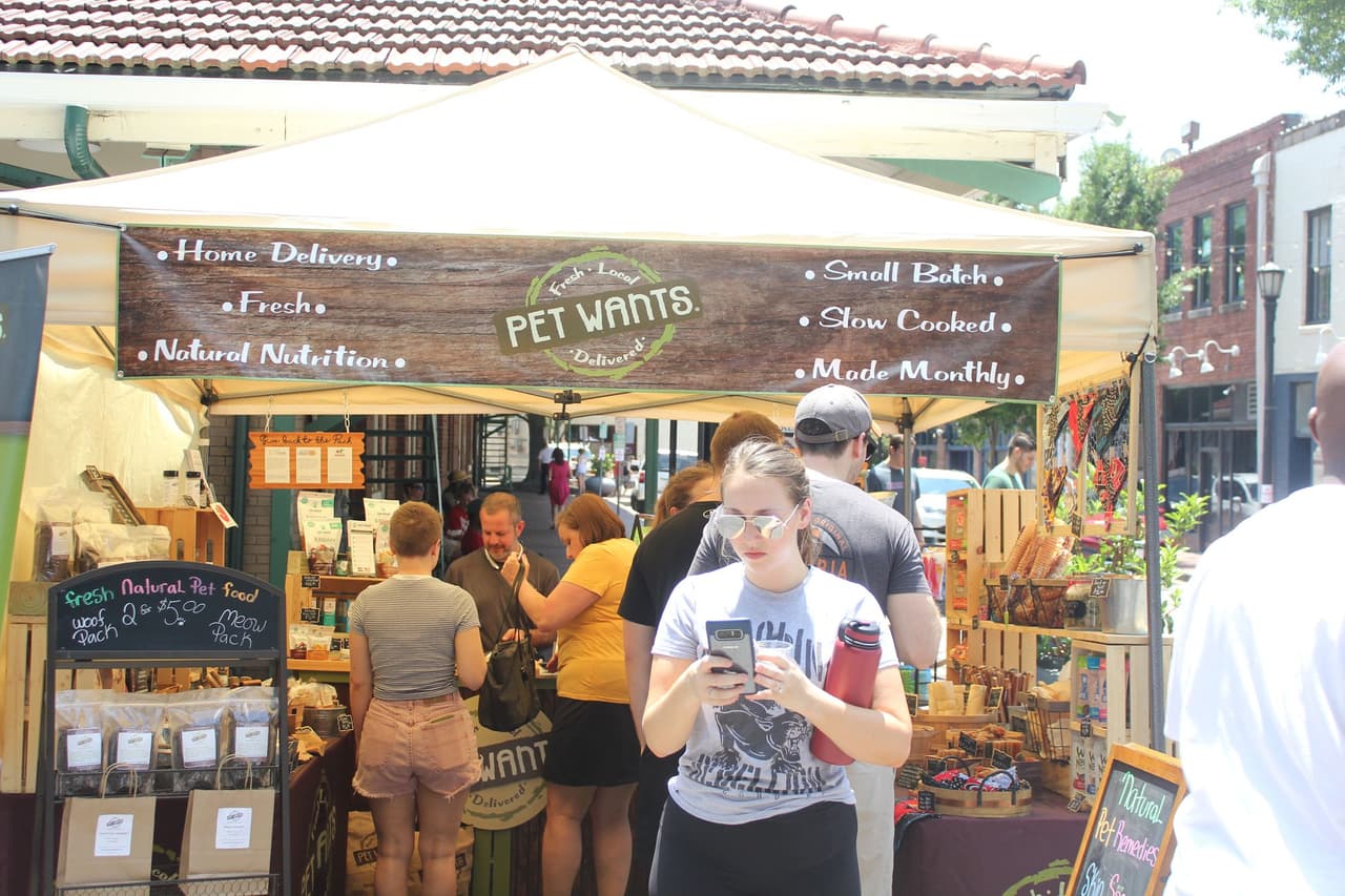Los organizadores indican que incluso habrá comida apta para mascotas.