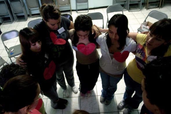 Sin embargo no son los únicos en Ciudad Juárez que están recibiendo terapias. La reciente ola de extorsiones y secuestros ha obligado a cientos de médicos terapeutas a cruzar a la vecina ciudad estadounidense de El Paso para recibir atención psicológica.