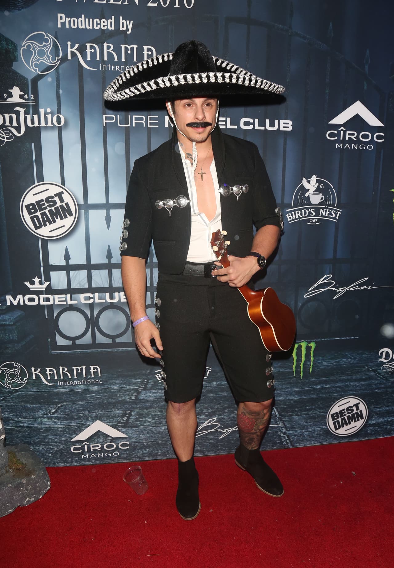 Casper Smart acudió a la fiesta de Halloween de Maxim.