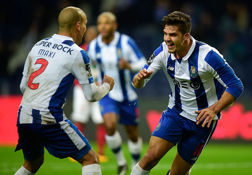 Porto superó al Maritimo y se pone a un punto del Benfica