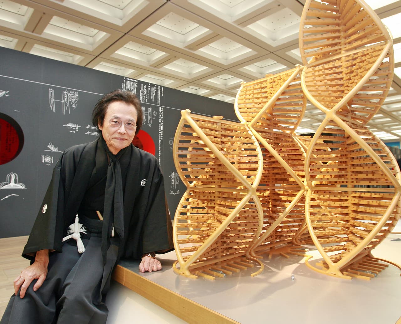 No solo estudió arquitectura, también estudió filosofía. Sus diseños se basaban en dos conceptos: la cultura japonesa y el respeto al medio ambiente.