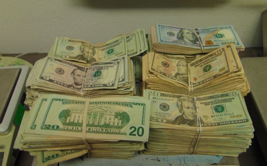 Un total de $200,000 fueron decomisados en cuatro hechos distintos que ocurrieron en las garitas de Nogales, San Luis y en Phoenix.