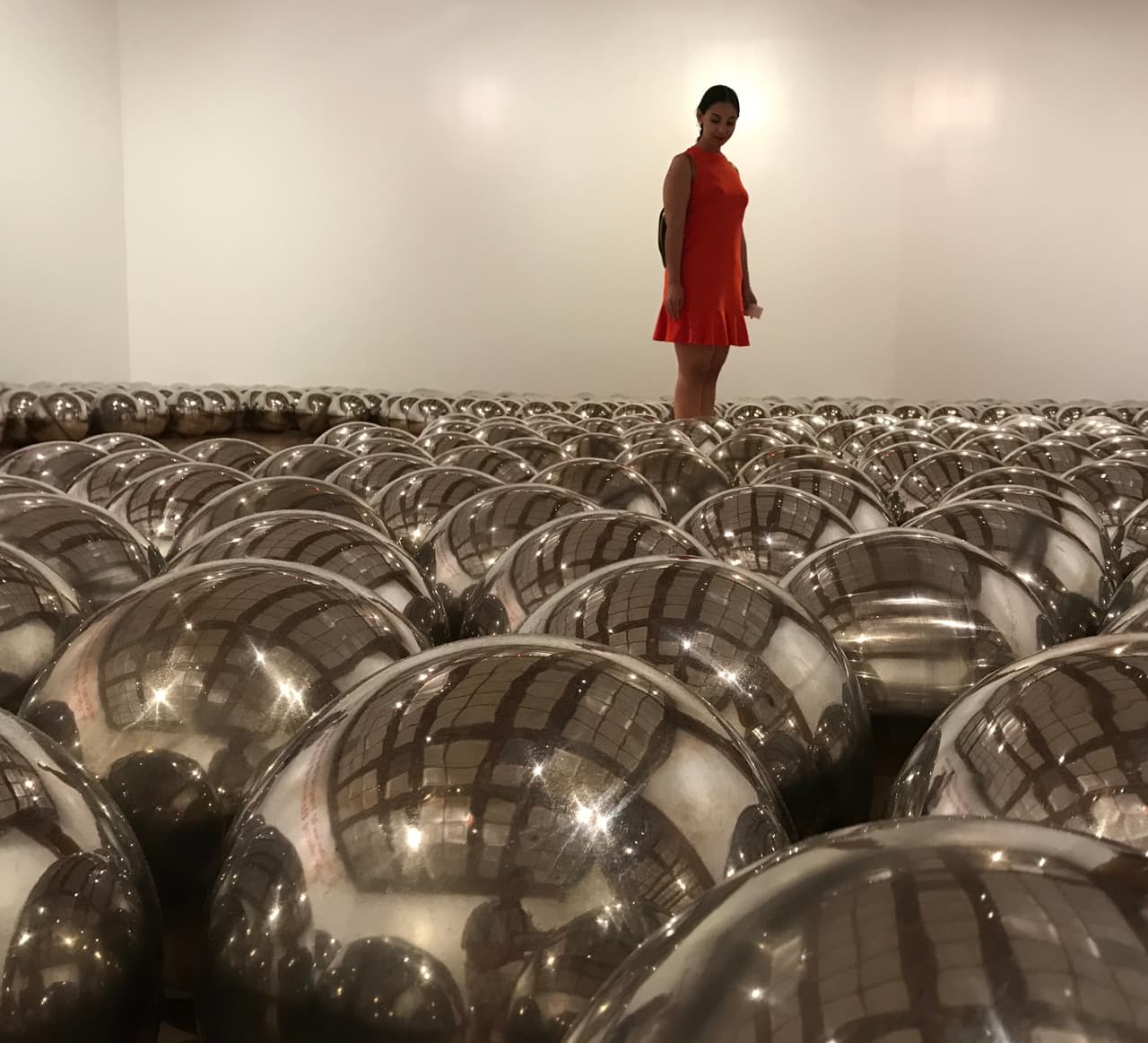 Mafer también vivió la exposición
<b>'Narcissus Garden'</b> de la artista japonesa
<b>Yayoi Kusama.</b>