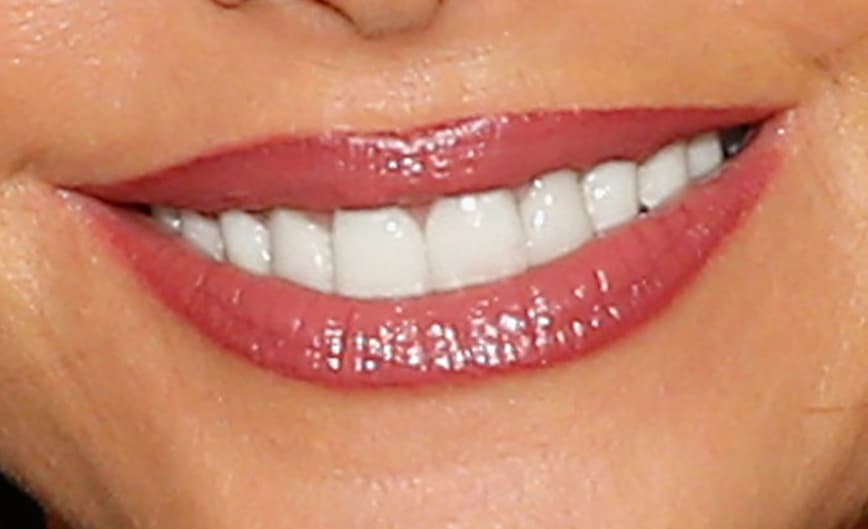 Su gran talento es la actuación, y su cuerpazo es uno de los más bellos del momento. Es orgullosamente colombiana, ¿ya adivinaste?