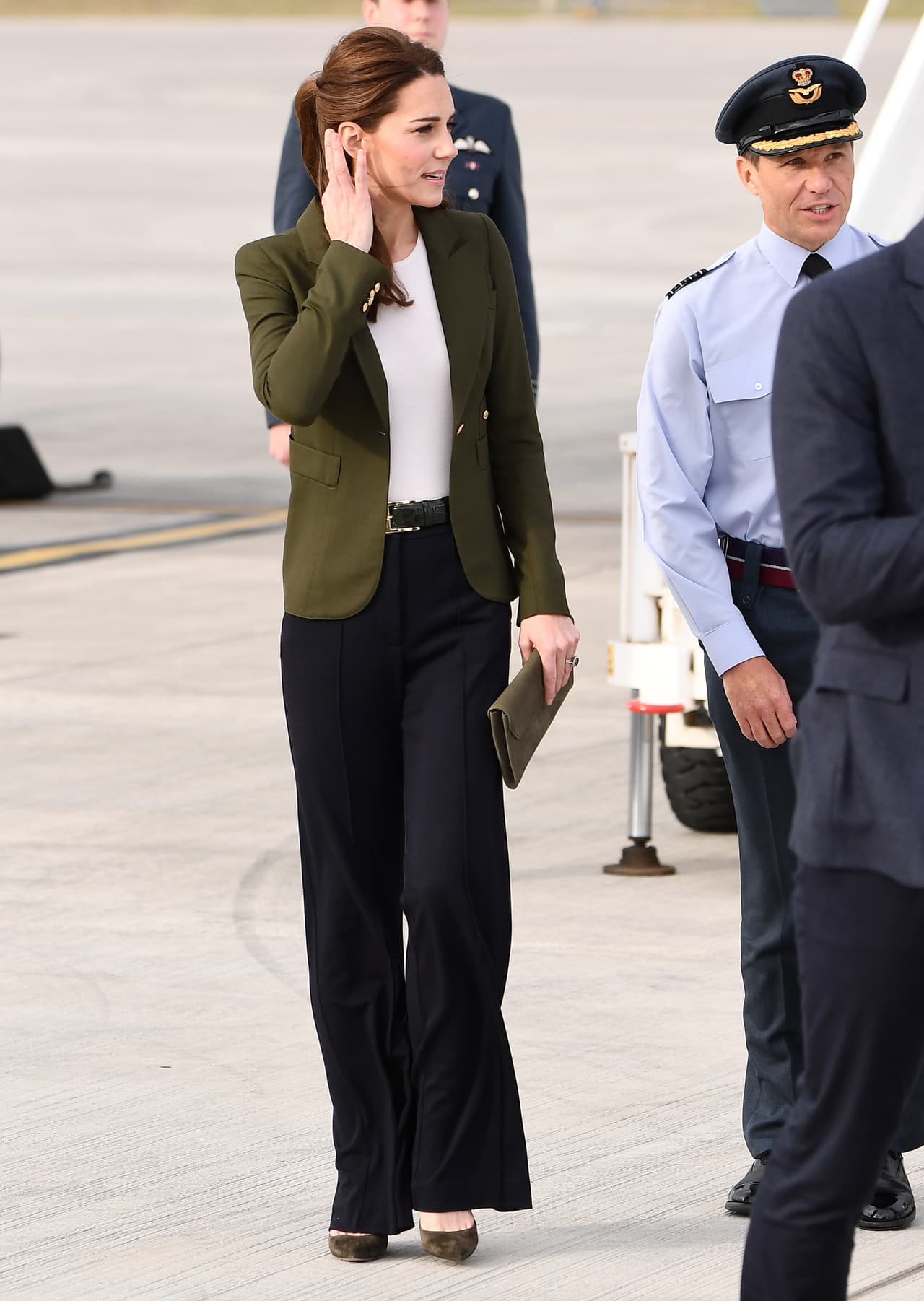 Kate Middleton y el príncipe William de visita en la base aérea británica de Chipre.