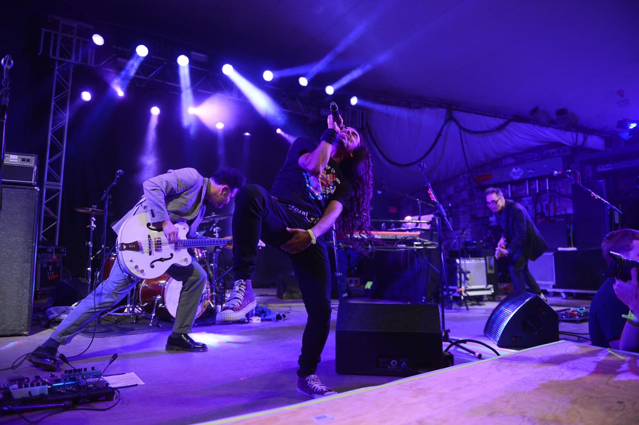 Otras opciones para mantener seguros a los visitantes incluyen la venta de boletos digitales, la colocación de marcadores para fomentar el distanciamiento social o la creación de un sistema de notificación para que la gente sepa si alguien en un espectáculo ha dado positivo. (Archivo).