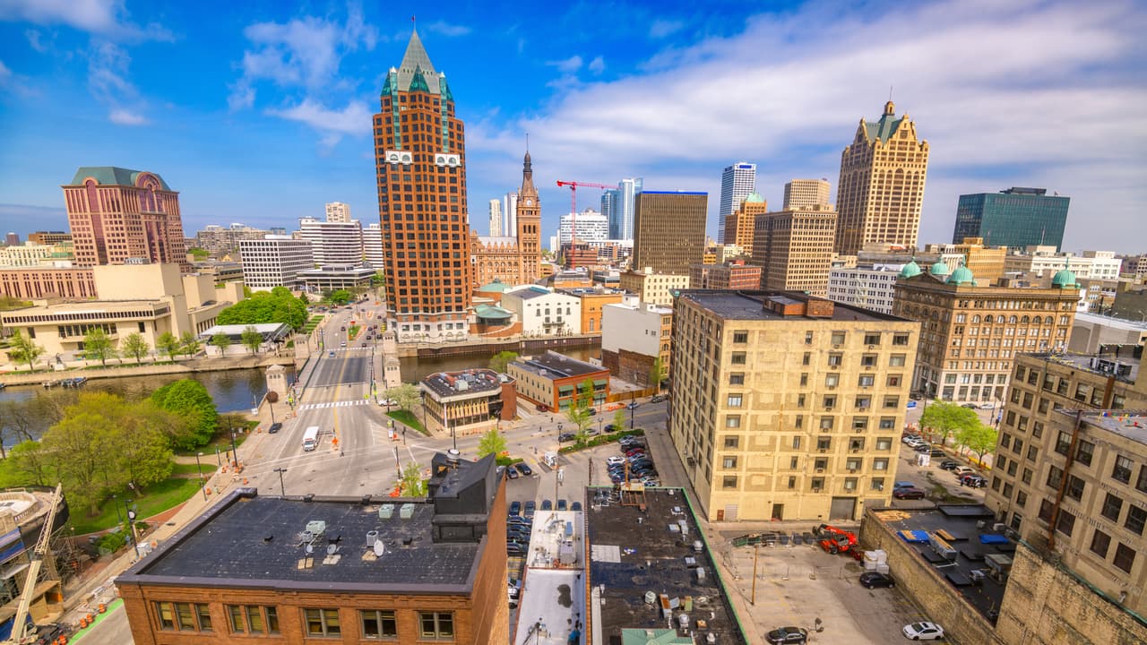 <h3 class="cms-H3-H3"><b>23. Wisconsin </b></h3>
<br>
<br>El estado de Wisconsin registró 
<b>566</b> 
<b>muertes vehiculares</b> durante 2019, 23 muertes menos que en 2018. De ese total, 183 muertes (32%) fueron causadas por el consumo de alcohol.