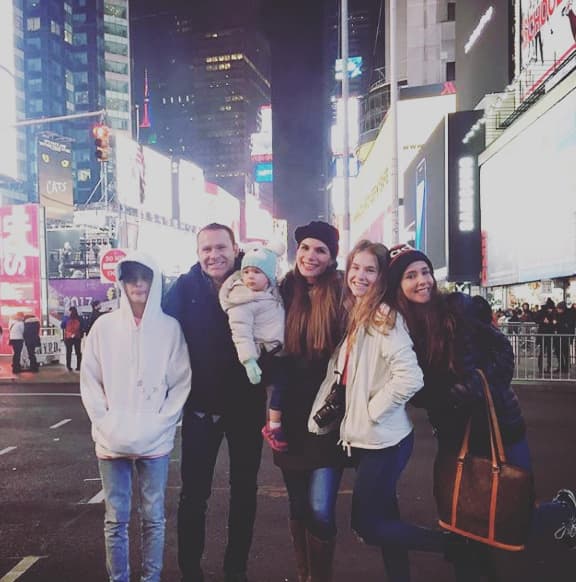 Alan Tacher es un gran padre y esposo, su familia lo hace muy feliz.