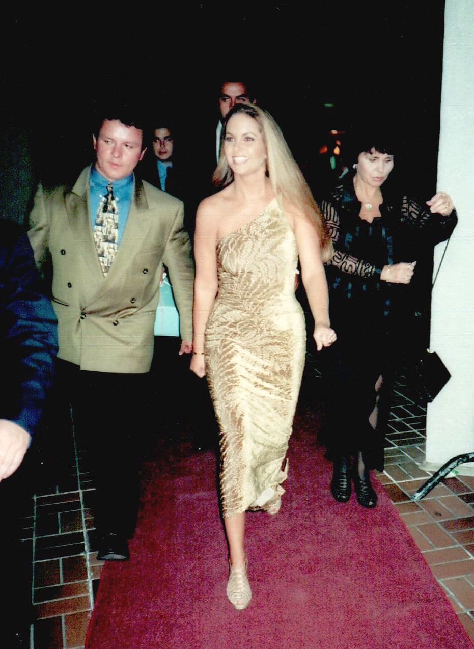 Lucero fue una de las primeras estrellas en impresionar a los críticos con su vestimenta en Premio Lo Nuestro. Para la gala de 1998 usó un vestido completamente dorado de un solo hombro.