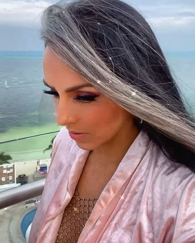 La actriz y cantante mexicana compartió que en algún momento de su vida 
<b>fue agredida por una pareja</b>, a la que le puso un alto y lo abandonó.
<br>