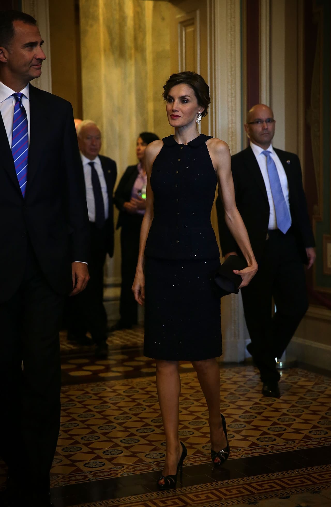 El matrimonio real fue acompañado por la Comisión de Asuntos Exteriores del Senado.