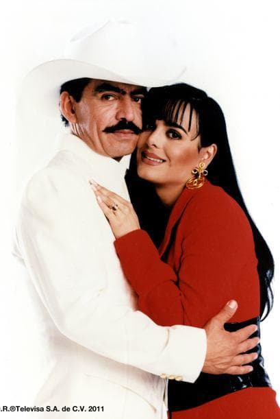 Por supuesto recordamos su actuación en la telenovela 'Tú y yo', historia que protagonizó al lado de
<b><a href="http://www.univision.com/temas/joan-sebastian">Joan Sebastian</a></b>, uno de sus grandes amores.